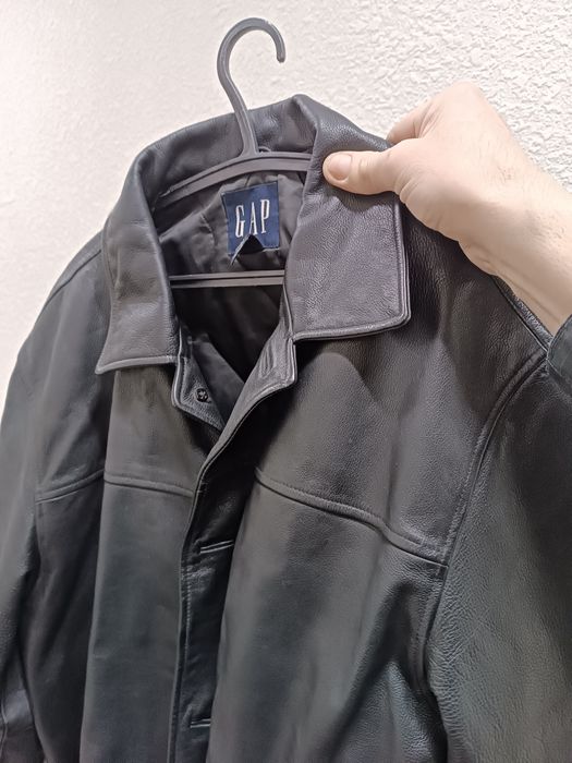 Продам натуральную кожаную  куртку , мужскую 54 Размер GAP