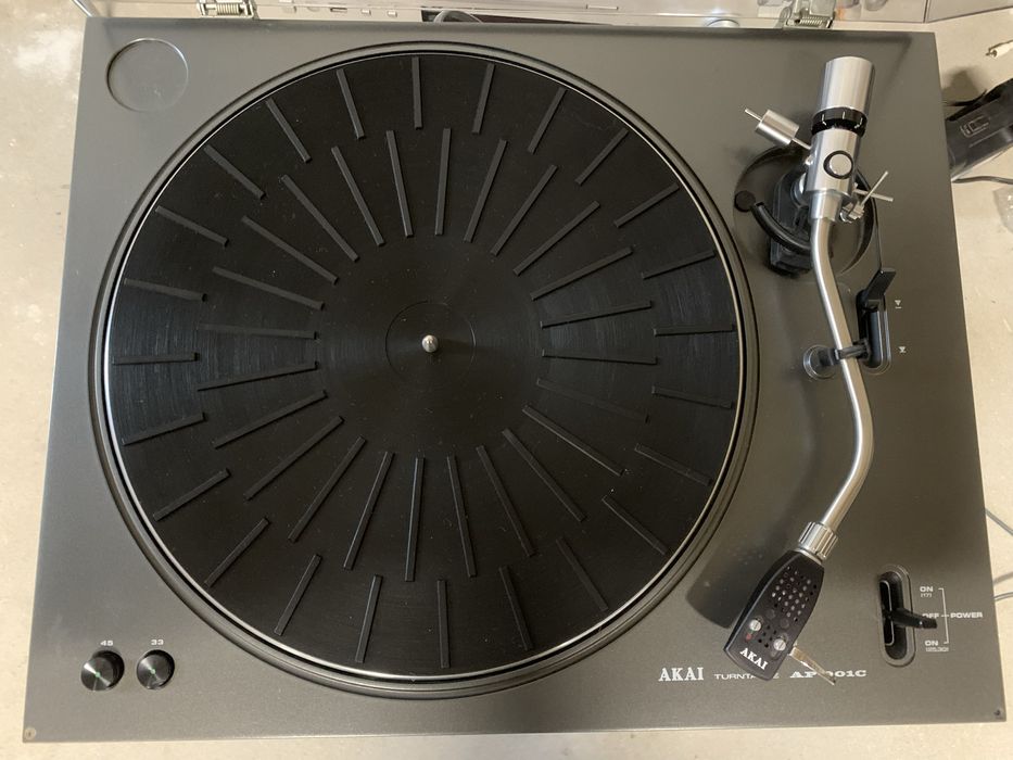 Програвач вінілових платівок Akai AP-001C