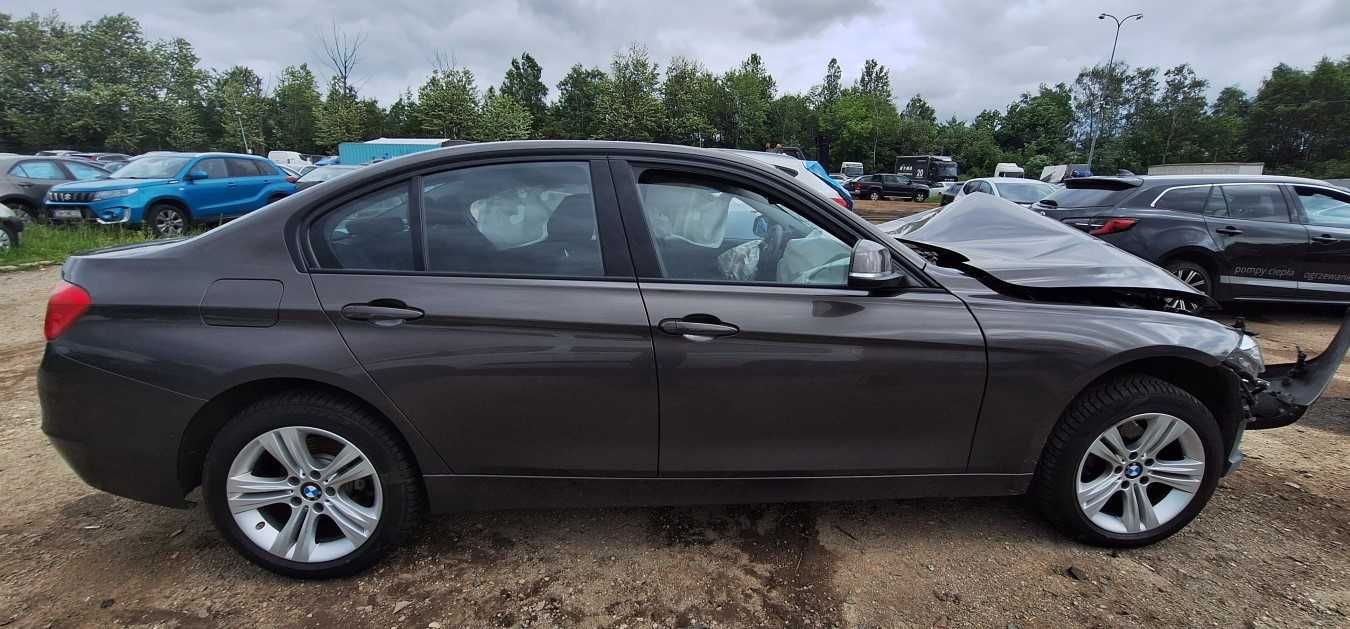 BMW F30 A17 2015 rok N47N 2.0 Diesel 143 KM Klapa Drzwi Zderzak Xdrive