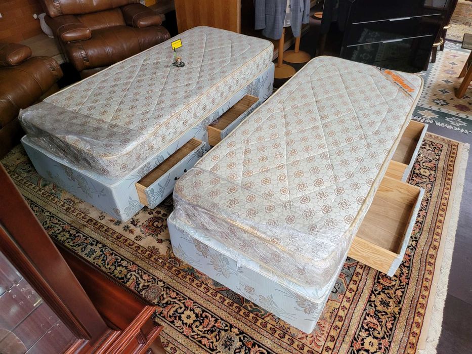 Sommiers de solteiro com colchão - Bom estado geral - Valor unitári