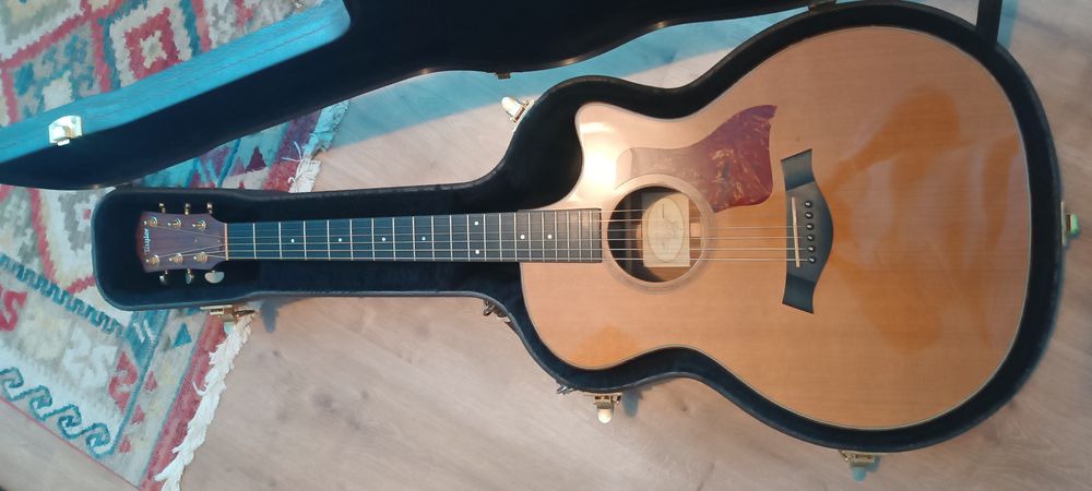 Taylor 714ce (cedar top)