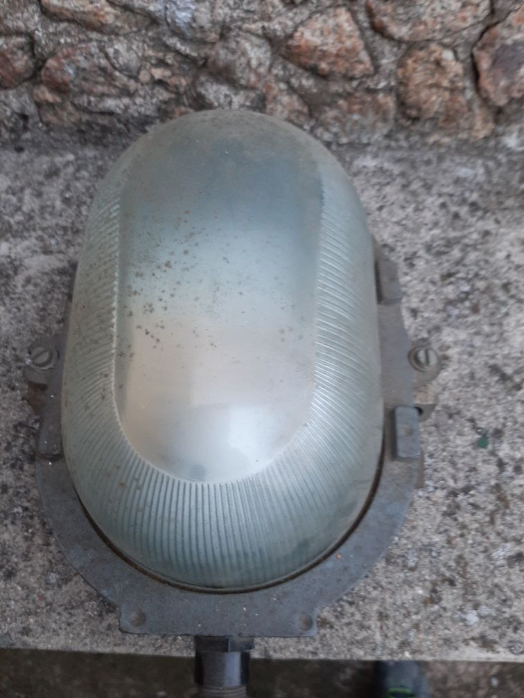 Lampa z okresu PRL-u