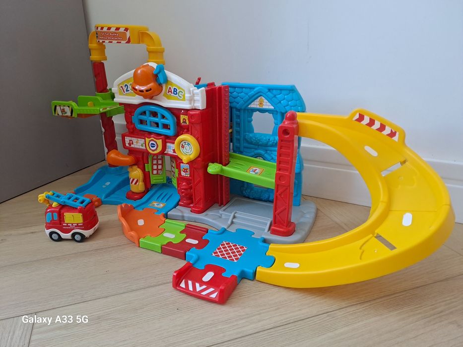 zestaw VTech Tut Tut Remiza Strażacka 60813