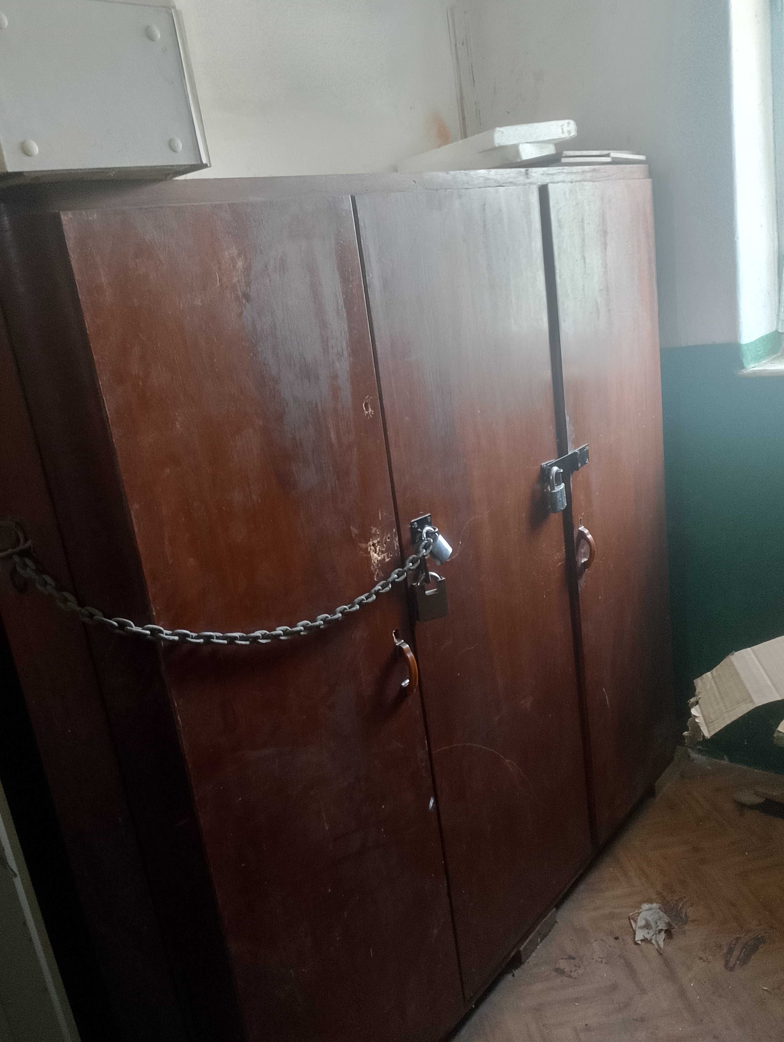 Stara szafa do odrestaurowania
