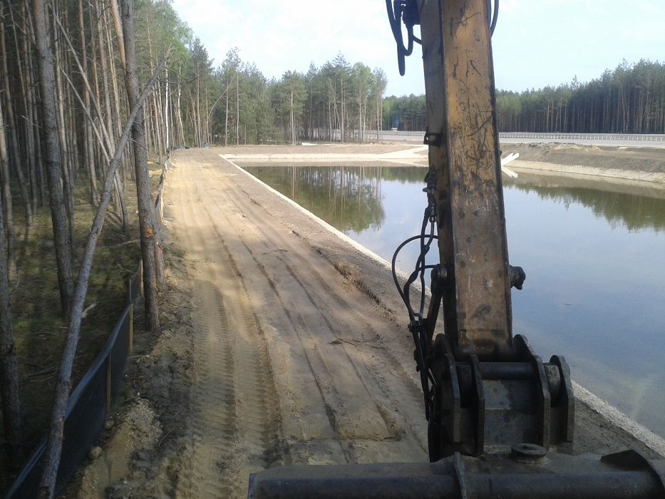 Usługi ziemne koparką ziemno-budowlane koparką obrotową