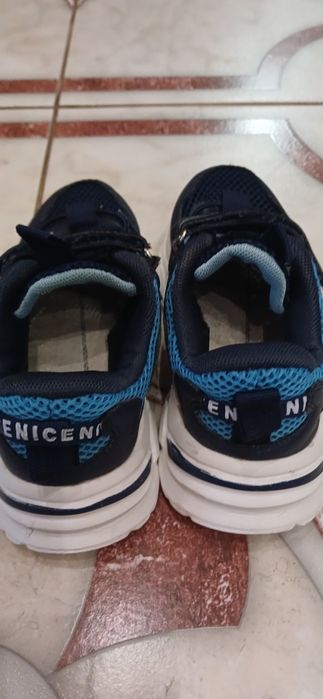 Кросівки легкі та зручні, 29 розмір