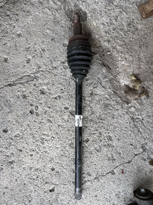 Піввісь ліва передня Ioniq 5 повний привід полуось