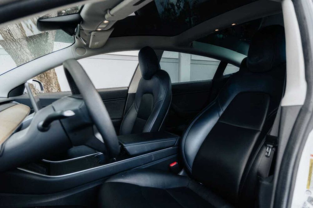 Tesla Model 3      2018