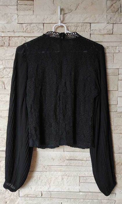 Piękna koronkowa czarna bluzka Reserved