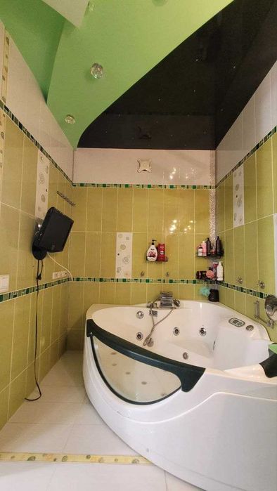 Оренда видової 2-кім. квартири на Харківському шосе, 152.