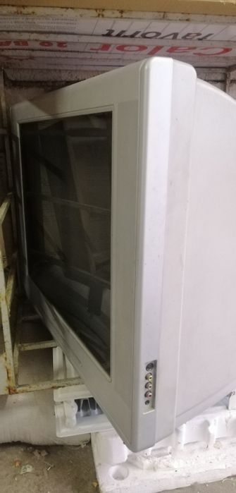 Телевізор філіпс 100герц 72 доганаль не працює на запчасті.