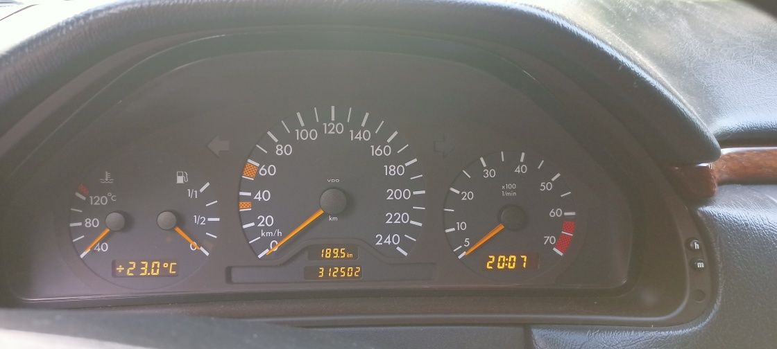 Продам Mercedes W210