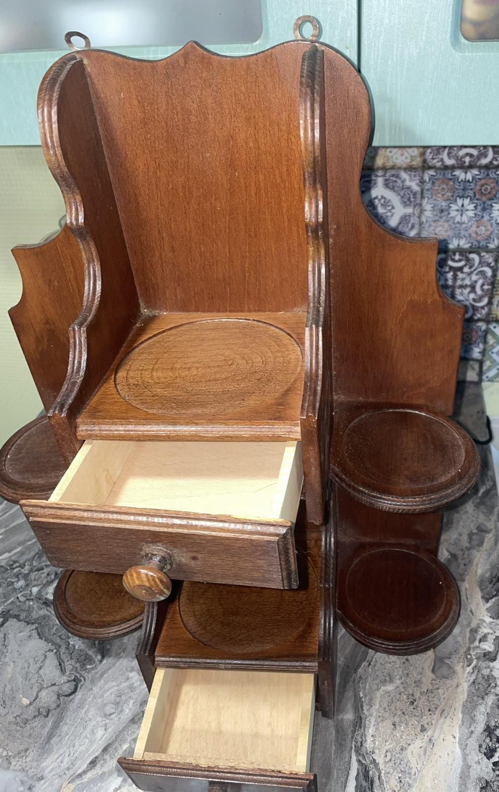 Продам НОВУЮ полочку  настенную ( дерево)