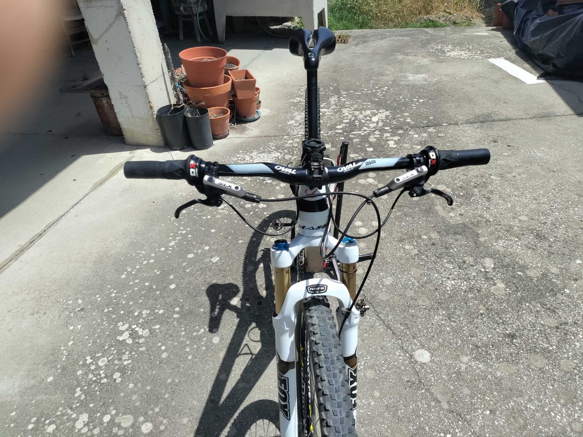 Bike BTT rigida Massi carbono roda 29