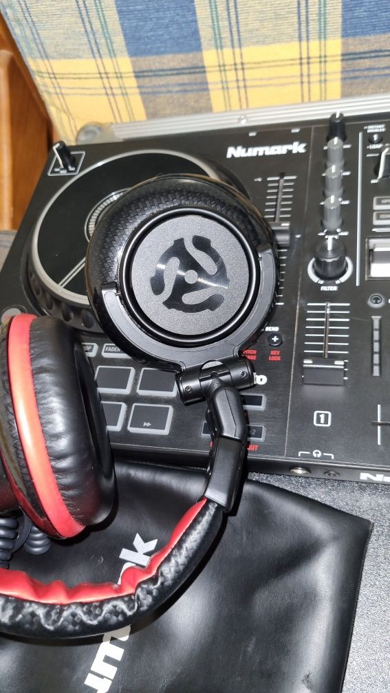 Controladora DJ Numark Mixtrack Pro FX + Numark Red Wave Carbon (Kit)