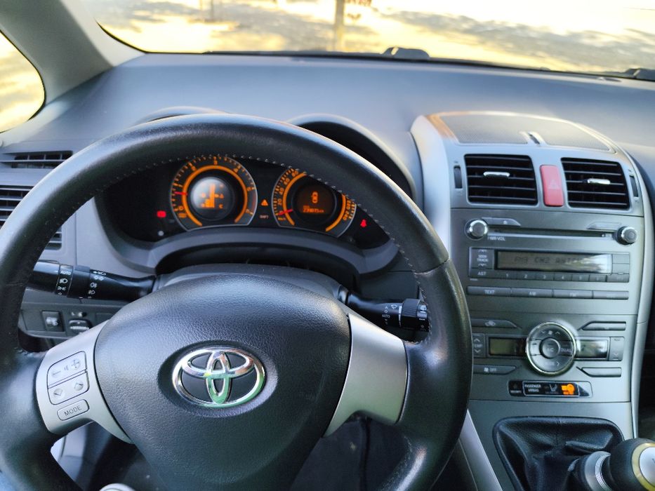 Toyota Auris 1.4 D4d 5 portas excelente estado geral
