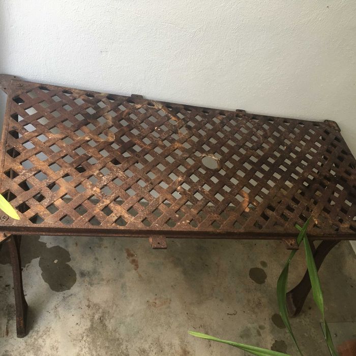 Mesa de ferro fundido antiga,lindíssima