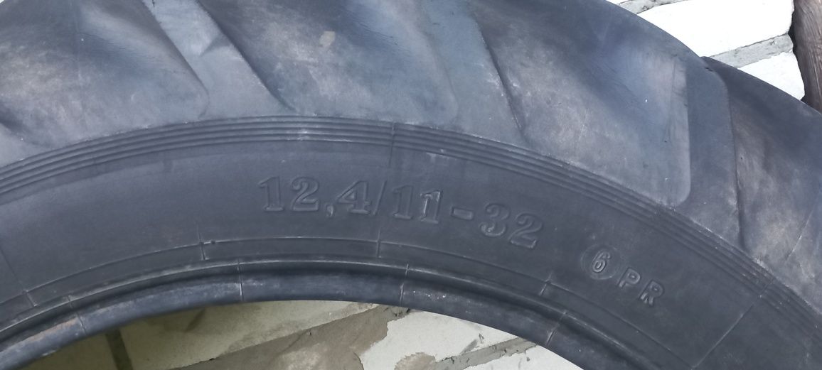 Opona 12,4 x 11-32 barum