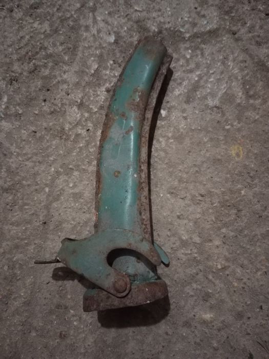 Lejek montowany na kanister z  czasów PRL.