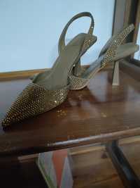 Sapatos Zara Dourados número 38