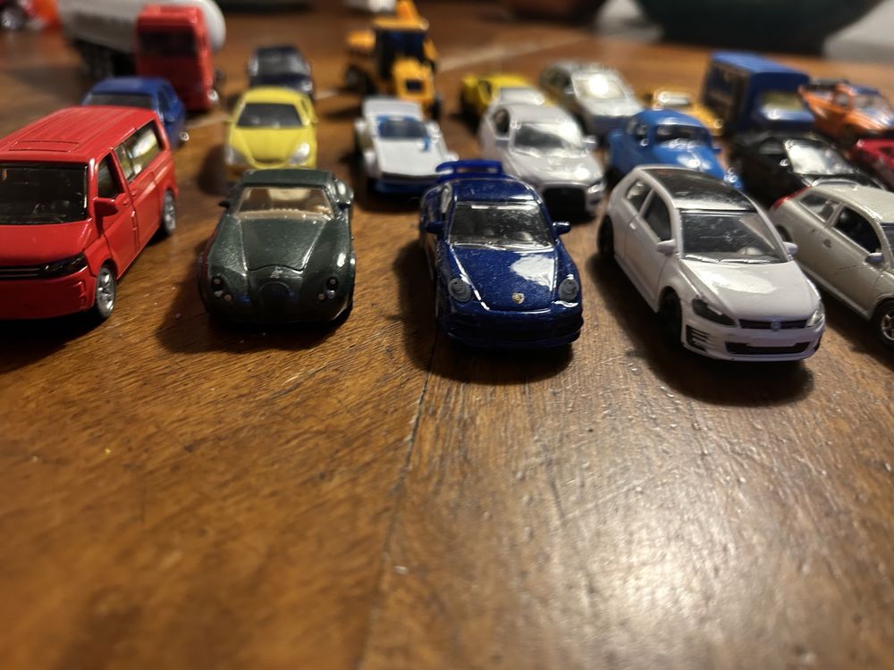 Kolekcja modeli samochodowych małych