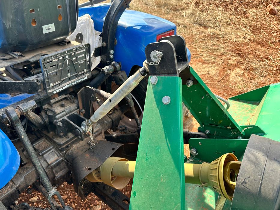 New Holland TC33 4x4 + Carregador Frontal + Alfaias