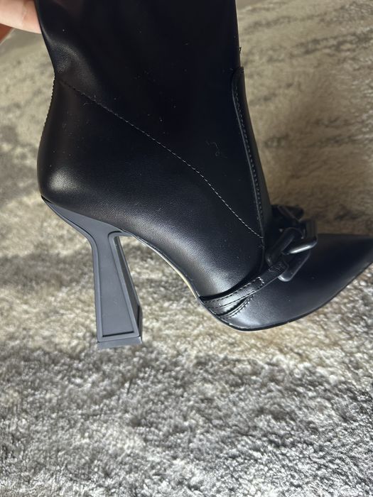 Ботильйони чорні на каблуку (нові)