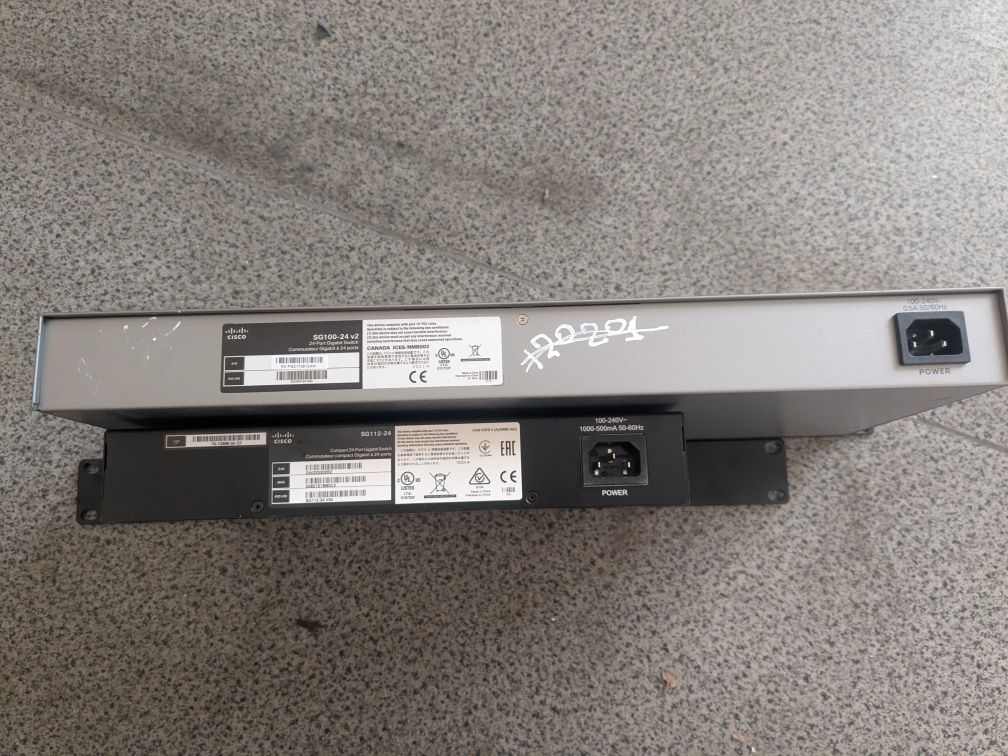 Комутатор Cisco SG100-24 v2 і Cisco SG112-24