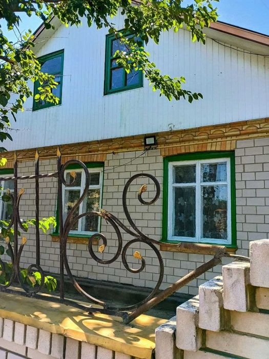 Продаж великого будинку в центрі Дахнівки