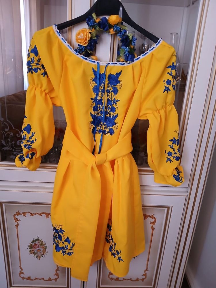 Гарна вишивашка з віноком для дівчинки