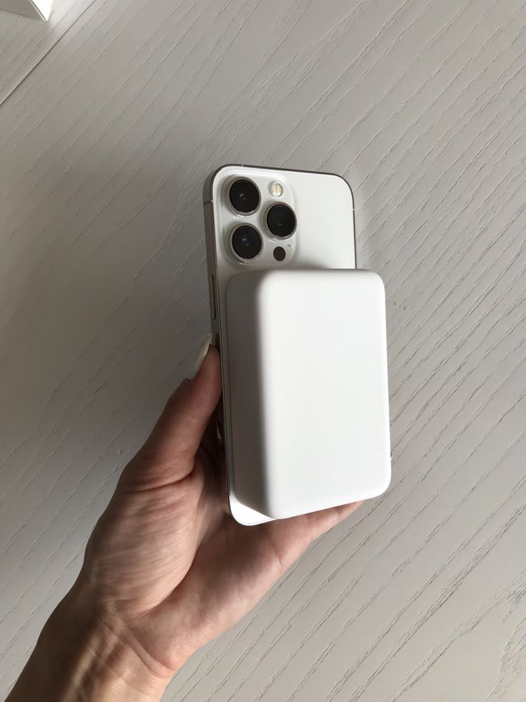 MagSafe PowerBank для iPhone з ємністю 10 000 мАч.