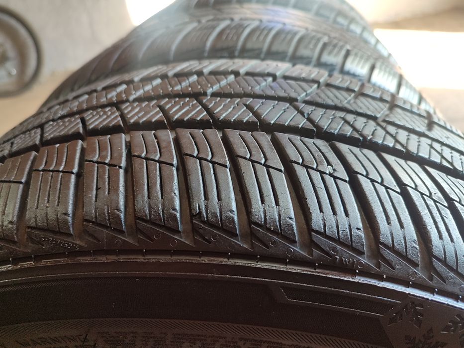 Продам зимові шини Barum polaris 205 50 17