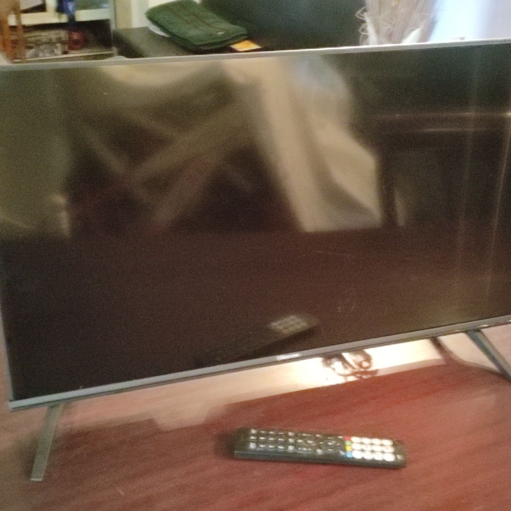 Smart TV Hisense 32" com avaria