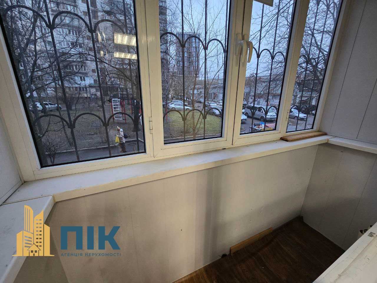 Без%  - Продаж - трикімнатна квартира - вул. Урицького, 32