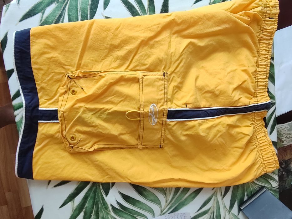 Продам чоловічі стильні шорти.