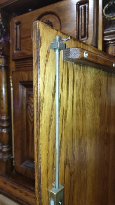 Piękna olbrzymia komoda.