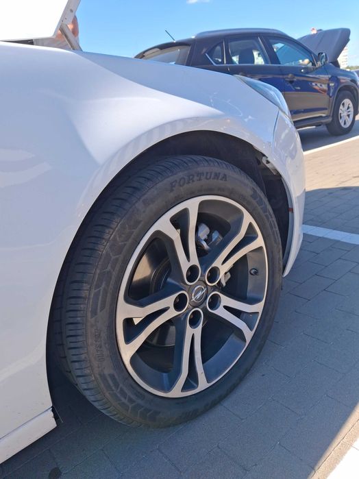 Автомобіль опель інсігнія