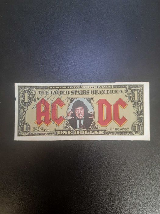 сувенір з автографом.