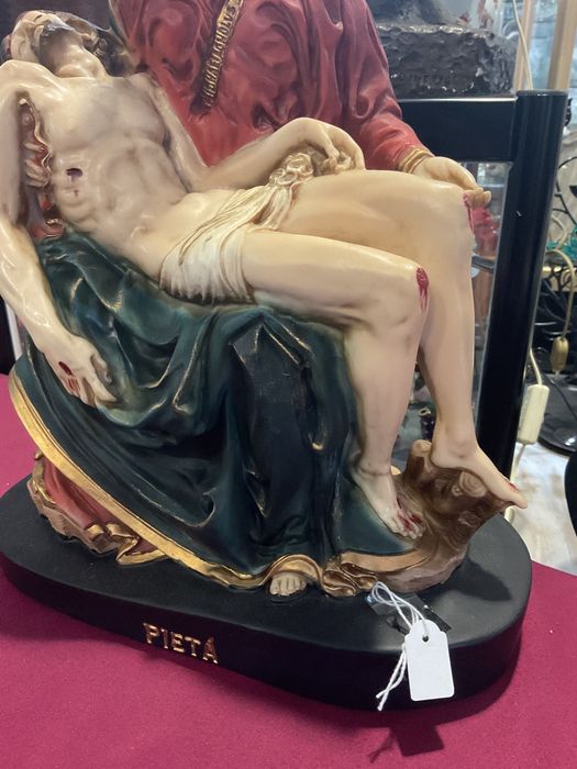Escultura PIETA EM MATERIAL RESINA PINTURA MANUAL 30x36 cm