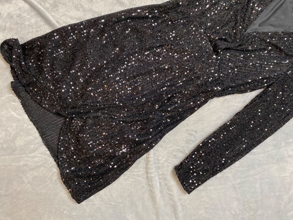 Стильна сукня з паєтками