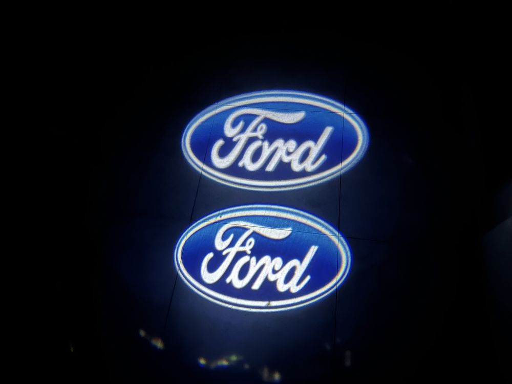 Проекція логотипа FORD, безпровідна, під ноги при відчинені дверей