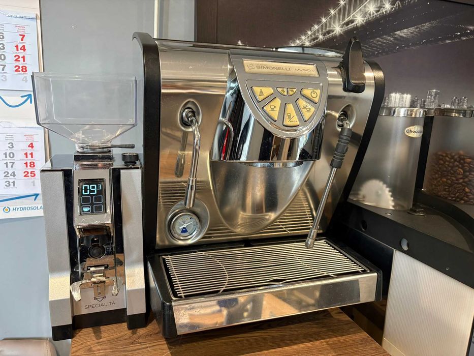 Ekspres Nuova Simonelli Musica + młynek Eureka Specialita – komplet