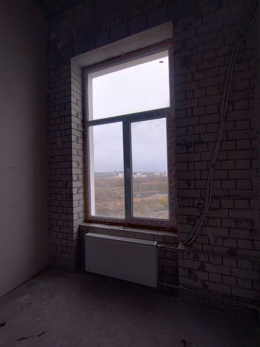 Продам квартиру з чорновим ремонтом м. Академіка Павлова