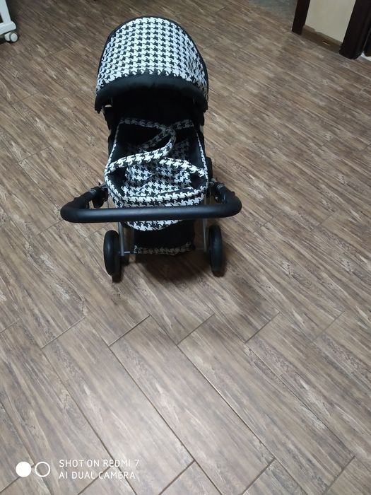 Коляска для ляльок