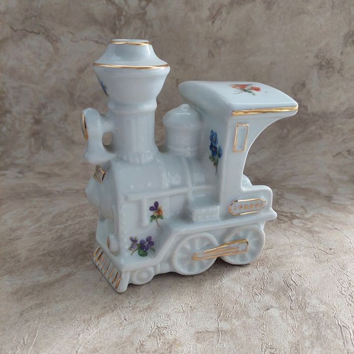 Oryginalna popielniczka, sygnowana EME Spain. Biała porcelana, figurka