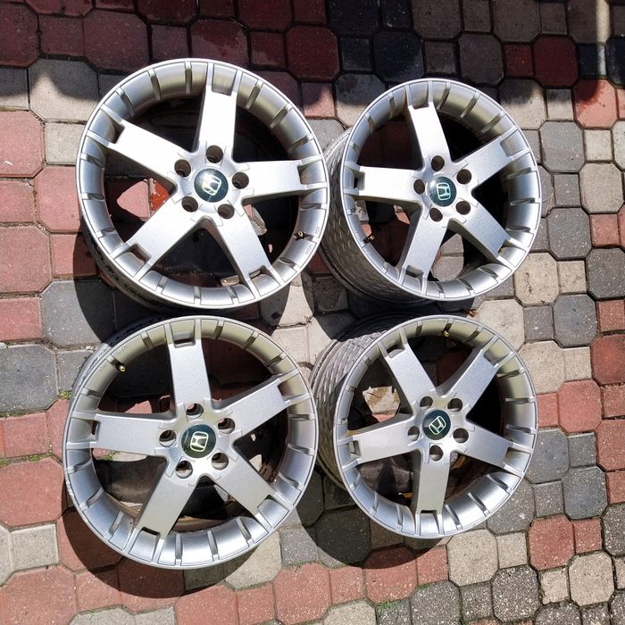 Felgi Aluminiowe R17 5x114.3 8J ET 38