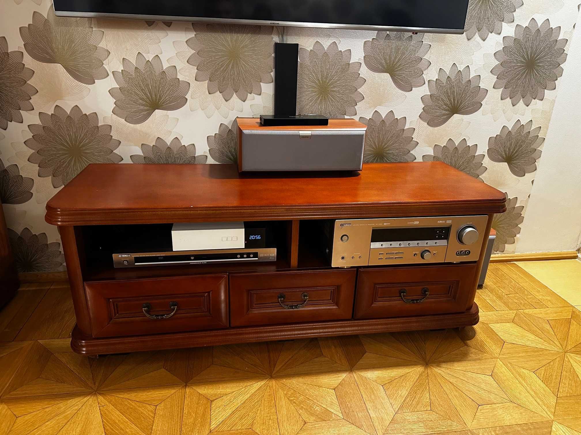 Zestaw mebli drewnianych do salonu