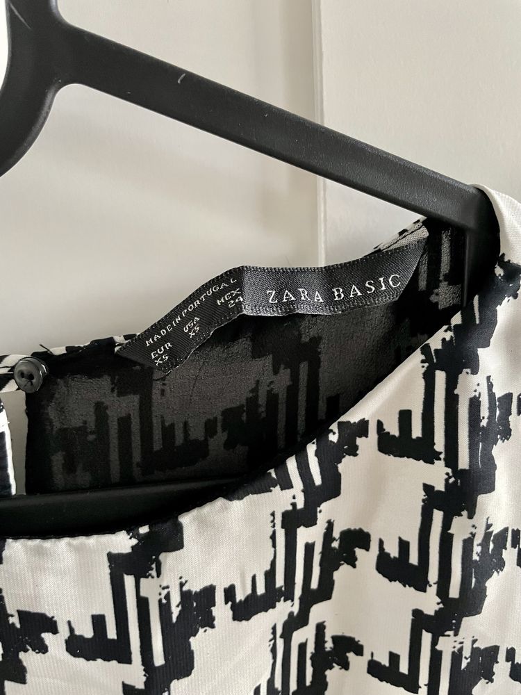 Zara basic klasyczna sukienka pepitka biała czarna xs