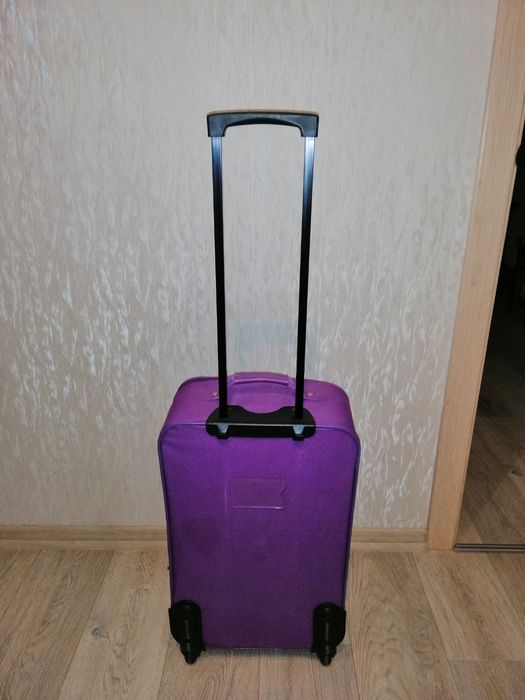 Чемодан дорожный