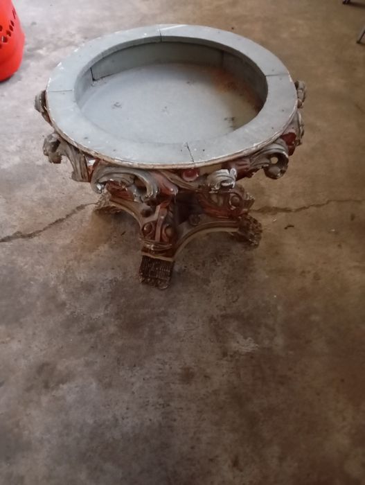 Vendo esta mesa muita bonita bom estado